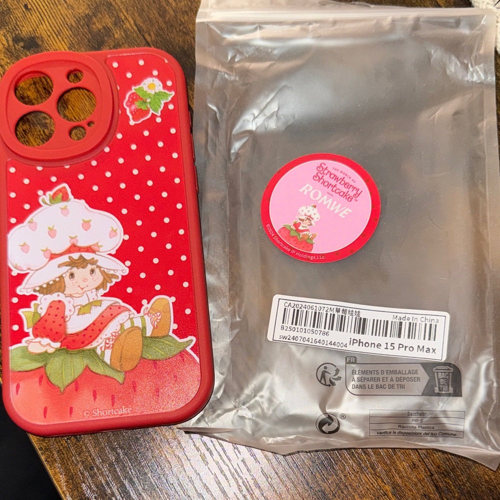 Red Strawberry Pattern Phone Case - Picture 2 of 3